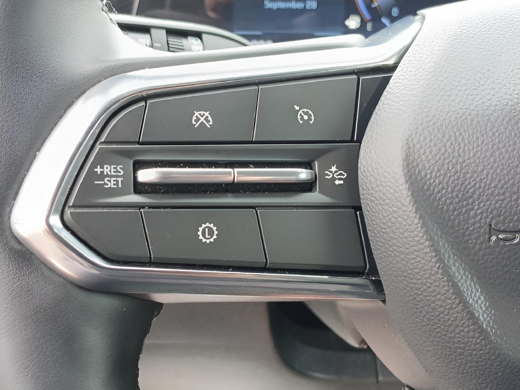Used 2026 Chevrolet Equinox LT AWD/4WD image 24