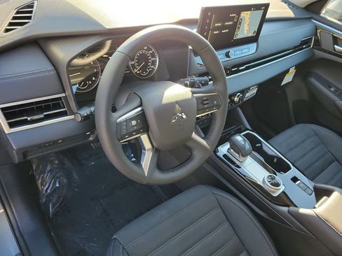 New 2026 Mitsubishi Outlander SE image 21
