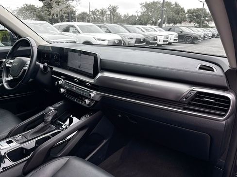 Used 2025 Kia Telluride S FWD image 32