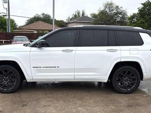 Used 2023 Jeep Grand Cherokee L Summit w/ High Altitude Package AWD/4WD image 4