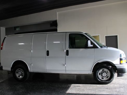 Used 2018 Chevrolet Express 2500 w/ Driver Convenience Package image 2