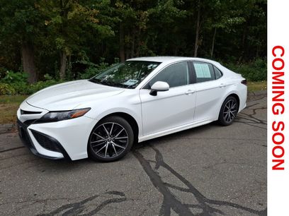 Used 2021 Toyota Camry SE w/ Carpet Mat Package (TMS)