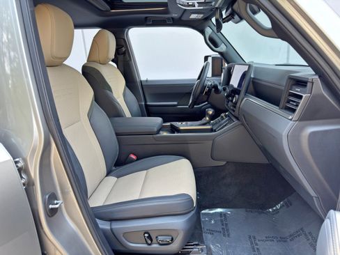 Used 2024 Lexus GX 550 AWD/4WD image 16
