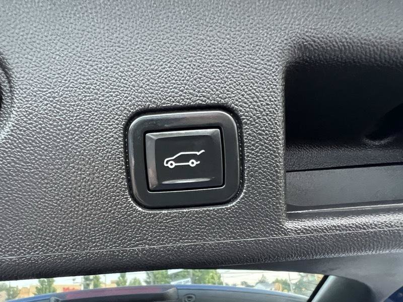 Used 2023 Chevrolet Equinox RS AWD/4WD image 10