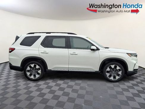 Certified 2023 Honda Pilot Touring image 7
