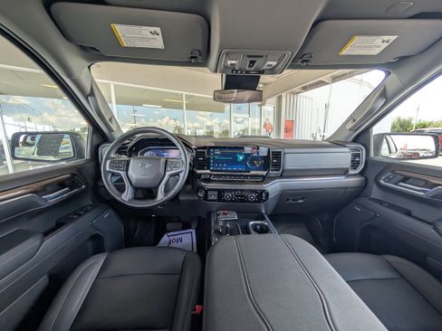 Used 2024 Chevrolet Silverado 1500 LT Trail Boss w/ Convenience Package II image 12