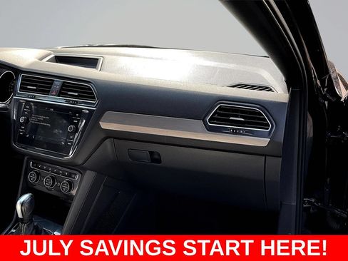 Used 2021 Volkswagen Tiguan SEL AWD/4WD image 32