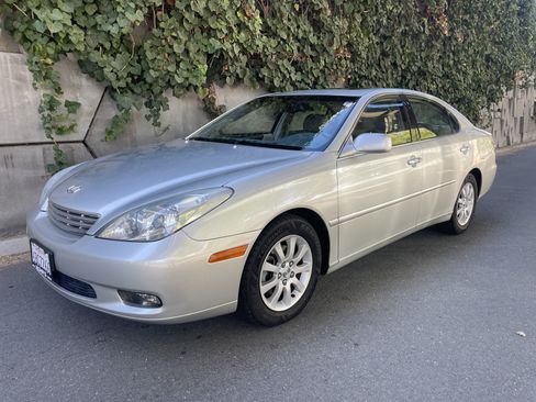 Used 2004 Lexus ES 330 w/ Premium Pkg FWD image 6
