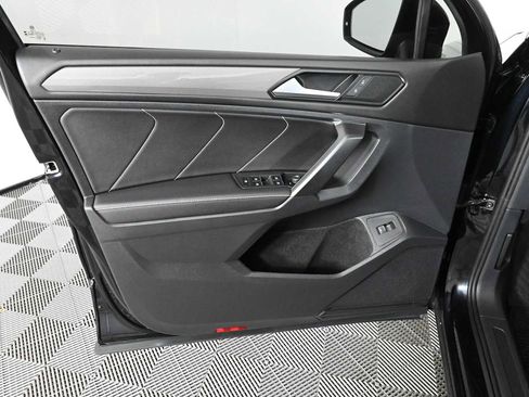 Certified 2023 Volkswagen Tiguan SE FWD image 18