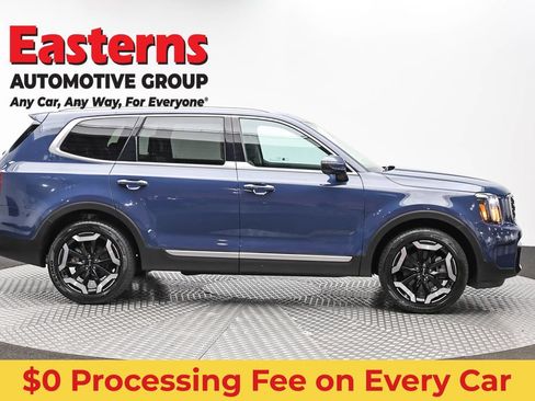 Used 2025 Kia Telluride S FWD image 4