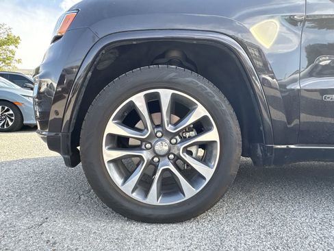 Used 2017 Jeep Grand Cherokee Overland w/ Jeep Active Safety Group AWD/4WD image 12