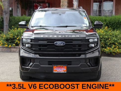 Used 2025 Ford Expedition Active AWD/4WD image 3