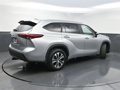 Used 2023 Toyota Highlander XLE image 26