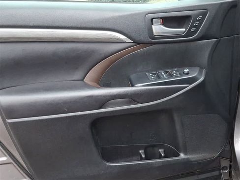 Used 2017 Toyota Highlander Limited Platinum image 13