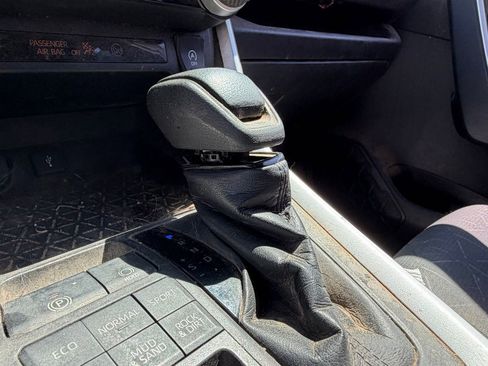 Used 2021 Toyota RAV4 XLE AWD/4WD image 9