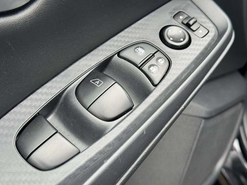 Used 2025 Nissan Sentra SV FWD image 16