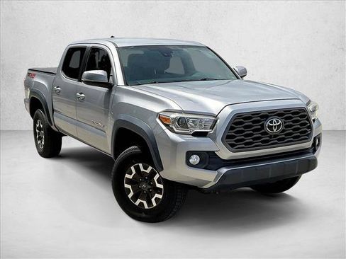 Used 2020 Toyota Tacoma TRD Off-Road AWD/4WD image 11