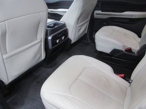 Certified 2020 Ford Expedition Max Platinum image 28
