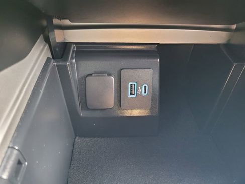 Certified 2022 Ford Explorer ST-Line w/ Class IV Trailer Tow Package image 25