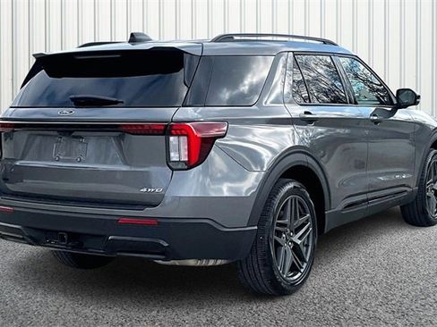 Used 2025 Ford Explorer ST-Line w/ ST-Line Street Pack image 12