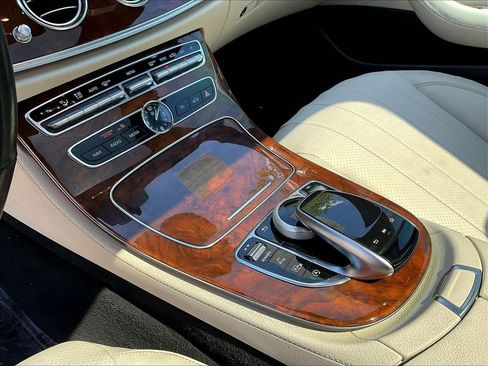Used 2019 Mercedes-Benz E 300 4MATIC image 18