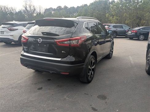 Used 2020 Nissan Rogue Sport SL image 2