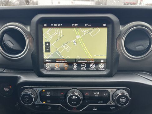 Used 2023 Jeep Gladiator Overland image 19