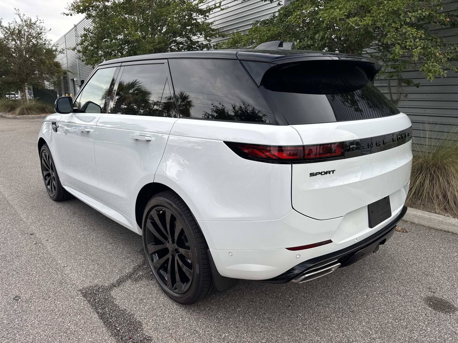 New 2026 Land Rover Range Rover Sport Dynamic SE AWD/4WD image 3
