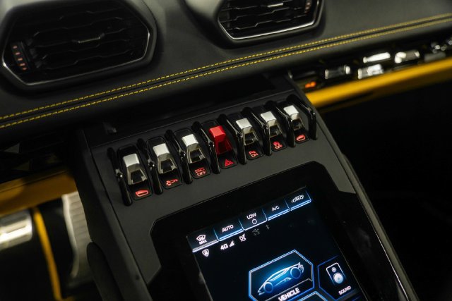 Used 2020 Lamborghini Huracan EVO RWD image 22