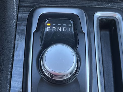 Used 2021 Chrysler 300 Touring L image 10