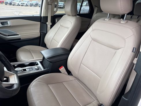 Certified 2023 Ford Explorer Limited w/ Limited Technology Package image 25
