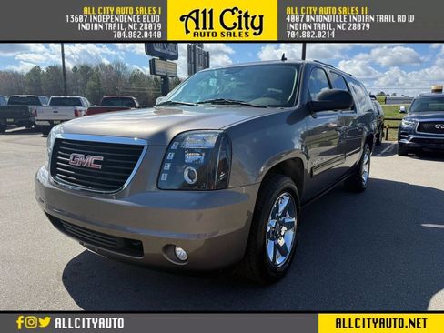 Used 2011 GMC Yukon XL SLT w/ SLT-2 Equipment Package RWD image 2