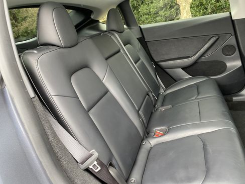 Used 2023 Tesla Model Y Performance image 33