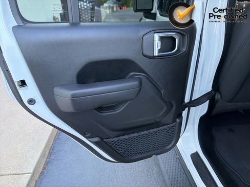 Used 2022 Jeep Gladiator Sport AWD/4WD image 40