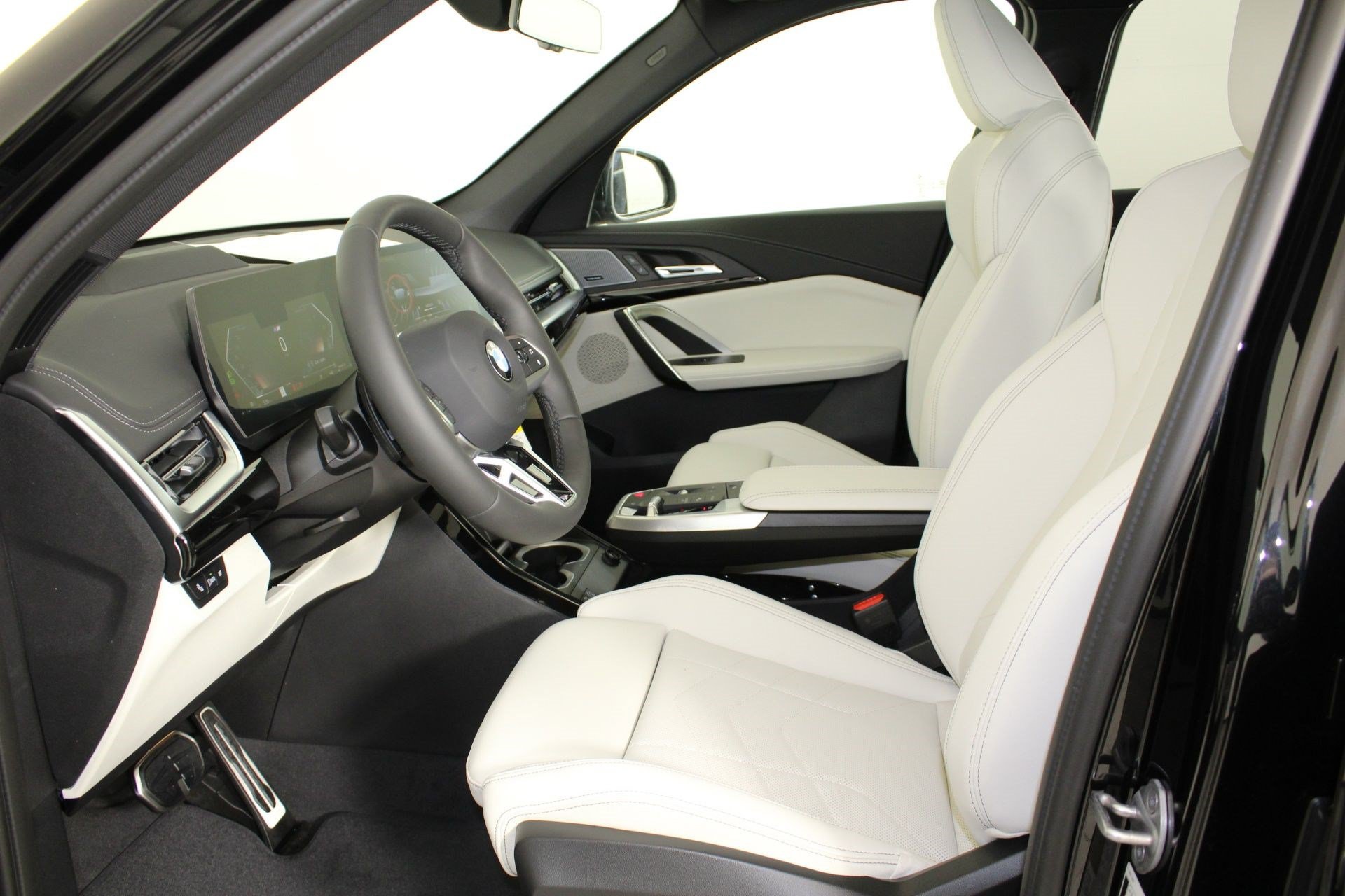 Used 2026 BMW X1 xDrive28i w/ Technology Package AWD/4WD image 24
