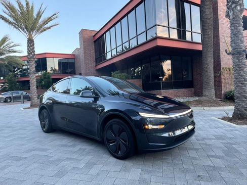 Used 2026 Tesla Model Y Long Range RWD image 2