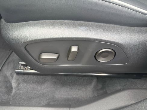 Used 2025 Buick Enclave Preferred AWD/4WD image 17