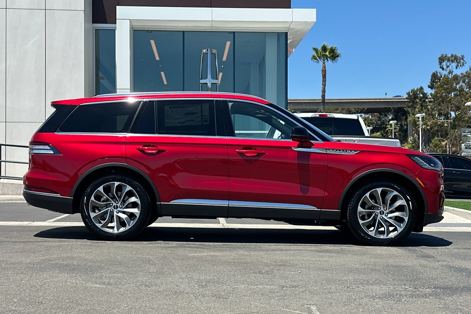 New 2026 Lincoln Aviator Reserve w/ Illumination Package RWD image 2