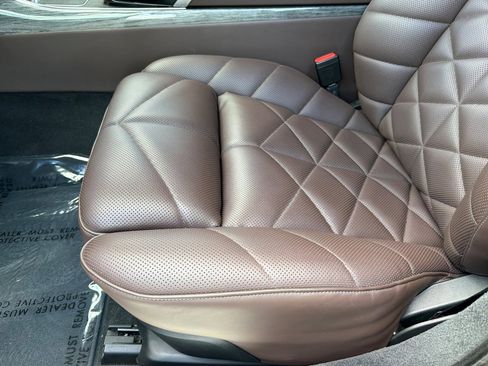 Used 2024 BMW 740i w/ Premium Package 2 RWD image 14