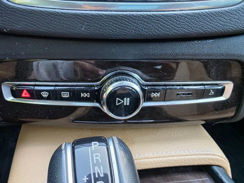Used 2016 Volvo XC90 T6 Momentum w/ Momentum Plus Package AWD/4WD image 24