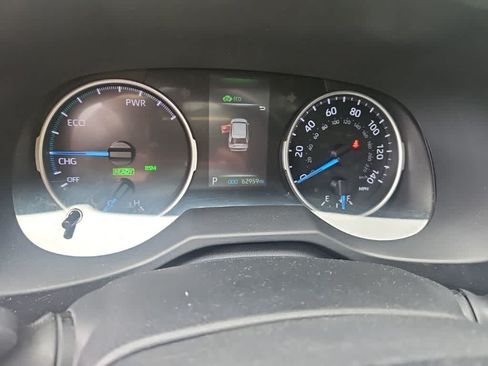 Used 2021 Toyota RAV4 XLE w/ Convenience Package AWD/4WD image 12