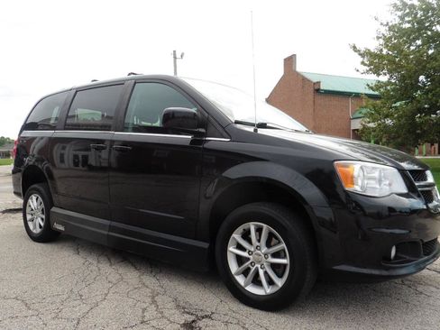 Used 2019 Dodge Grand Caravan SXT FWD image 18
