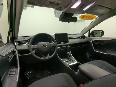 Used 2025 Toyota RAV4 LE image 21