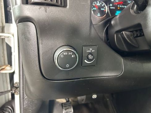 Used 2017 Chevrolet Express 2500 RWD image 19