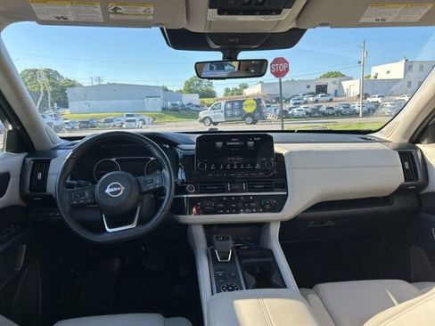 Used 2023 Nissan Pathfinder SL w/ SL Premium Package AWD/4WD image 5