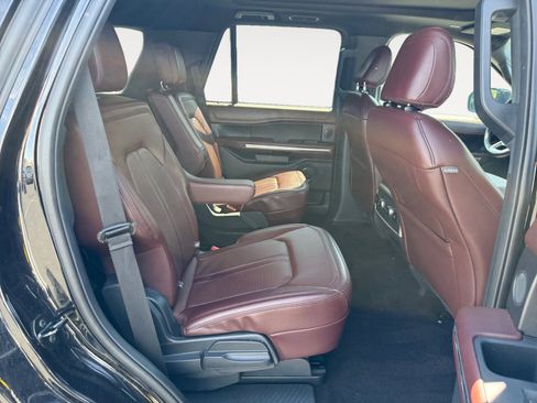 Used 2023 Ford Expedition Limited image 19