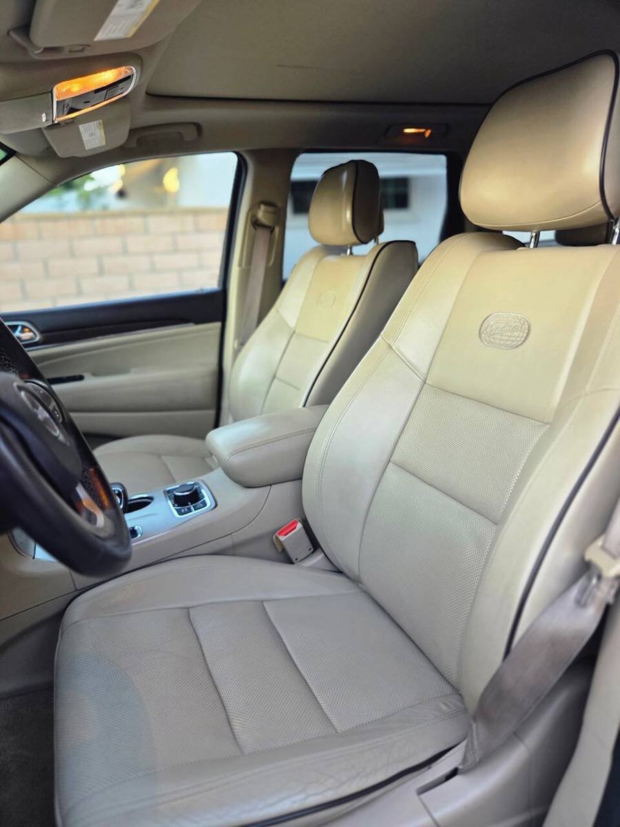 Used 2015 Jeep Grand Cherokee Overland w/ Advanced Technology Group AWD/4WD image 26