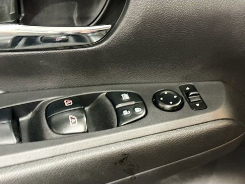 Used 2023 Nissan Kicks SR w/ SR Premium Package FWD image 18