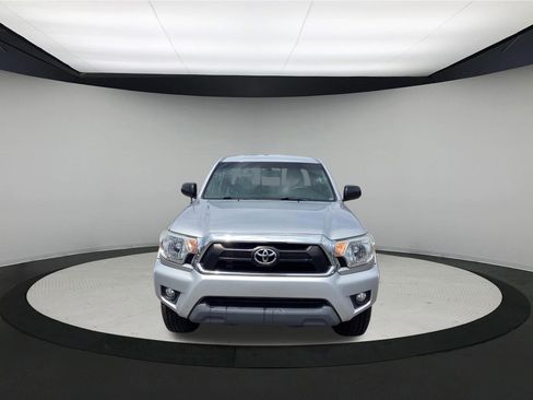 Used 2012 Toyota Tacoma 4x4 Access Cab V6 w/ SR5 Pkg image 3