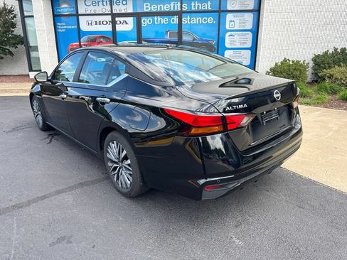 Used 2025 Nissan Altima 2.5 SV FWD image 3